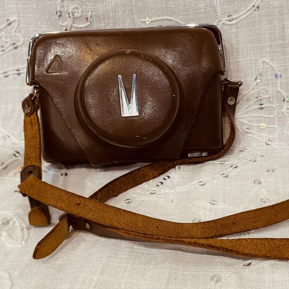 Vintage 60s Tower 18b 35mm Camera W/Carrying Case & Strap Untested Made In Japan - Picture 8 of 8